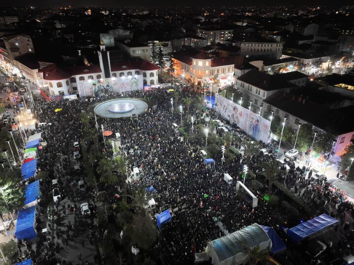 چهاردهمین شبِ قیام مردم رشت در خونخواهی امام شهیدمان با نوای خیبرشکنِ «حـــــــــیدر حـــــــــیدر»