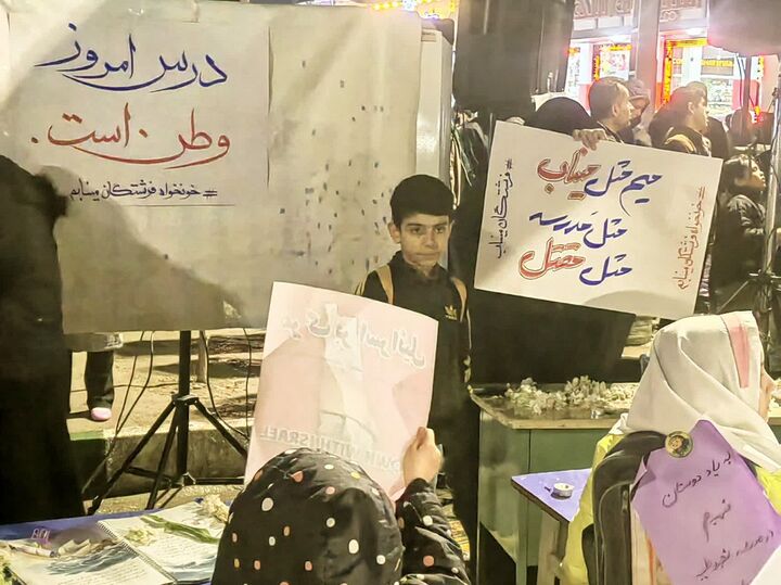 برپایی یادمان شهدای دبستان میناب با همت کانون ولایت عشق