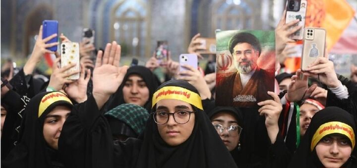 بیعت ۵ هزار نفر از نوجوانان و جوانان مشهدی با سومین قائد امت