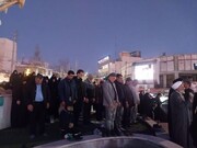 اقامه نماز و افطاری روزه داران یاسوجی بعد از تجمع در میدان هفتم تیر