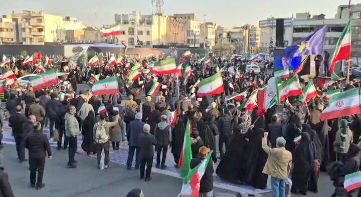 قیام تهرانی‌ها برای مقابله با حضور احتمالی مزدوران صهیونیست+ فیلم