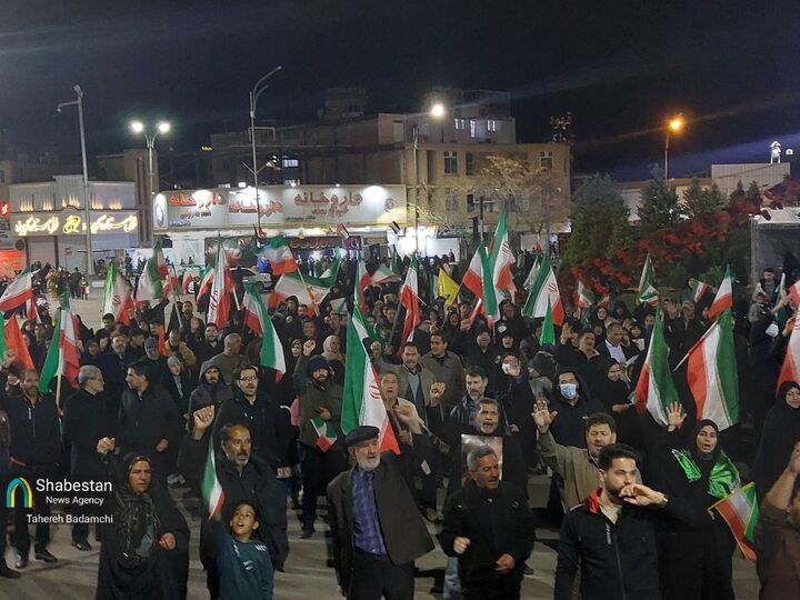 طنین شعارهای انقلابی در میدان آزادی کرمان