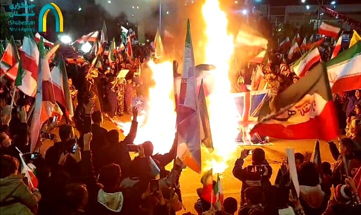 دشمن‌سوزی کرمانی‌ها در شب چهارشنبه آخر سال