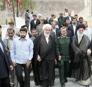 جمع‌آوری و مستندسازی مجموعه عکس‌های سفرهای رهبر شهید به استان کرمان