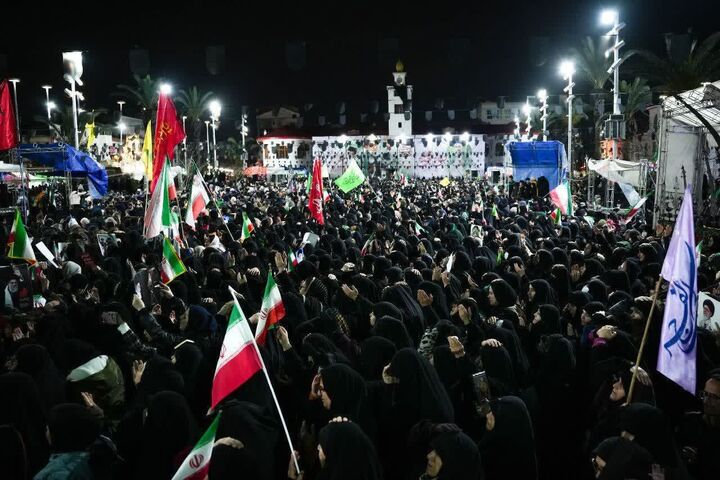 شبِ روشنِ میدان با مردم حماسه‌ساز رشت