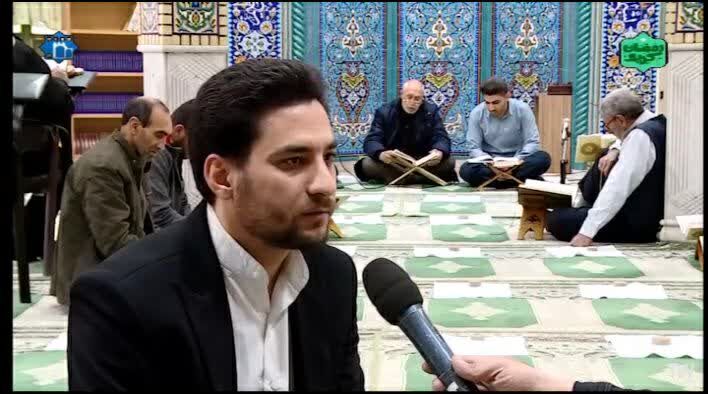 همدلی و شور در توزیع پوسترهای رهبر شهید در کانون سلمان فارسی(ع)