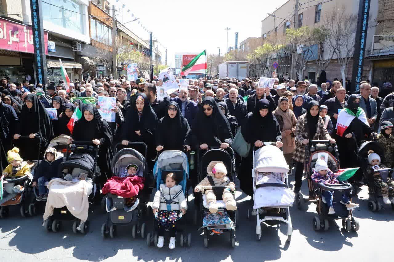 پیکر پنج شهید در اراک تشییع شد