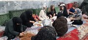 تقدیر مردم الوسجرد از مدافعان امنیت با ۱۲۰ بسته خشکبار/ محصولات بومی روستا در بین حافظان امنیت توزیع شد