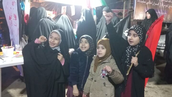 سربازان کوچک انقلاب در سنگر بزرگ حضور