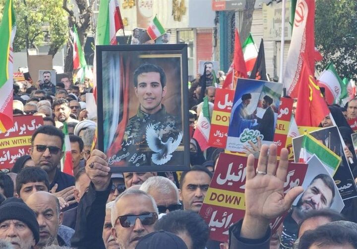 تشییع ۳۰ شهید اقتدار و ناو دنا در شیراز