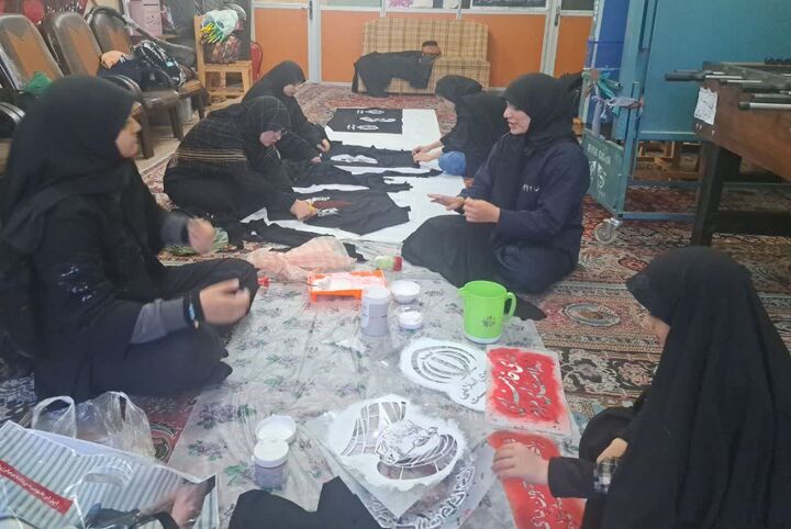 از مسجد تا کوچه‌های شهرکرد؛ جنگ رمضان با تمثال امام شهید بر دیوارهای شهر