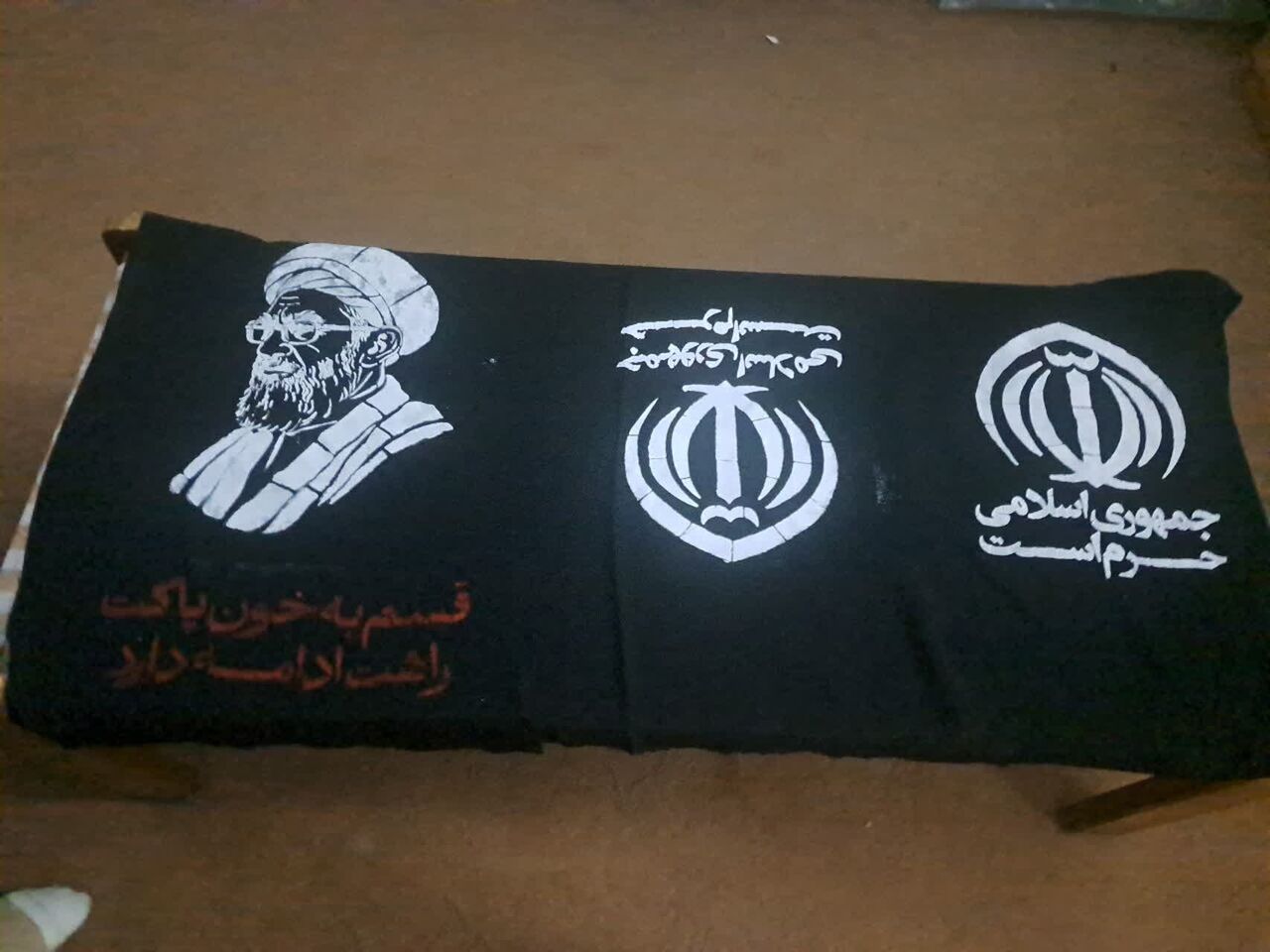 از مسجد تا کوچههای شهرکرد؛ جنگ رمضان با تمثال امام شهید بر دیوارهای شهر