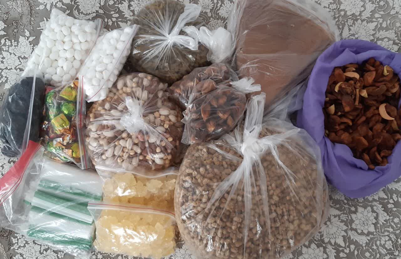 تقدیر مردم الوسجرد از مدافعان امنیت با ۱۲۰ بسته خشکبار/ محصولات بومی روستا در بین حافظان امنیت توزیع شد