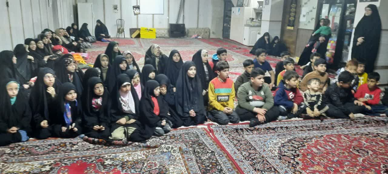 تقدیر از گروه سرود «نغمههای فاطمی» در اراک