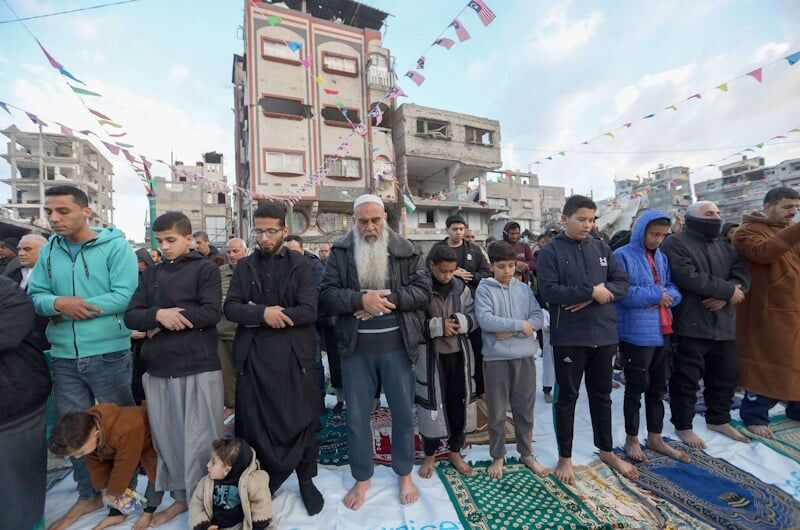 فلسطینی‌ها نماز عید را روی خرابه‌های مساجد ادا کردند+ عکس