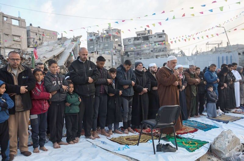 فلسطینی‌ها نماز عید را روی خرابه‌های مساجد ادا کردند+ عکس