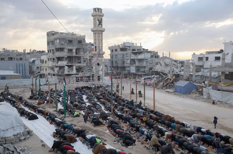 فلسطینی‌ها نماز عید را روی خرابه‌های مساجد ادا کردند+ عکس