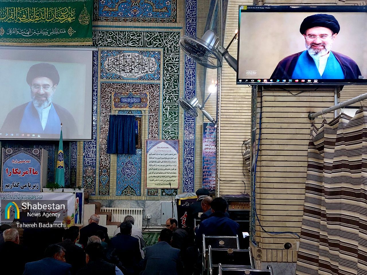 تحویل سال در لحظات معنوی افطار مساجد با استماع پیام رهبری