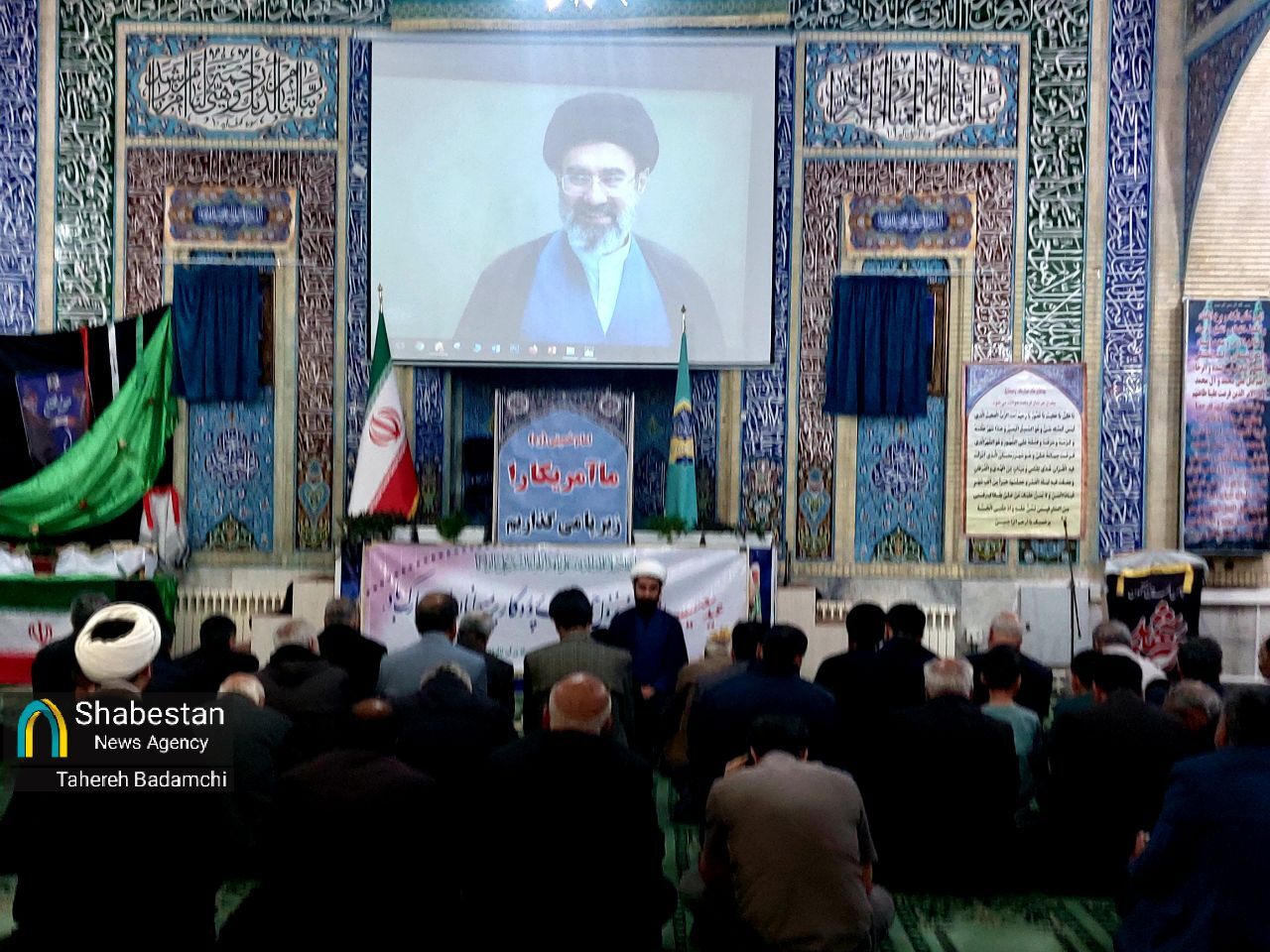 تحویل سال در لحظات معنوی افطار مساجد با استماع پیام رهبری