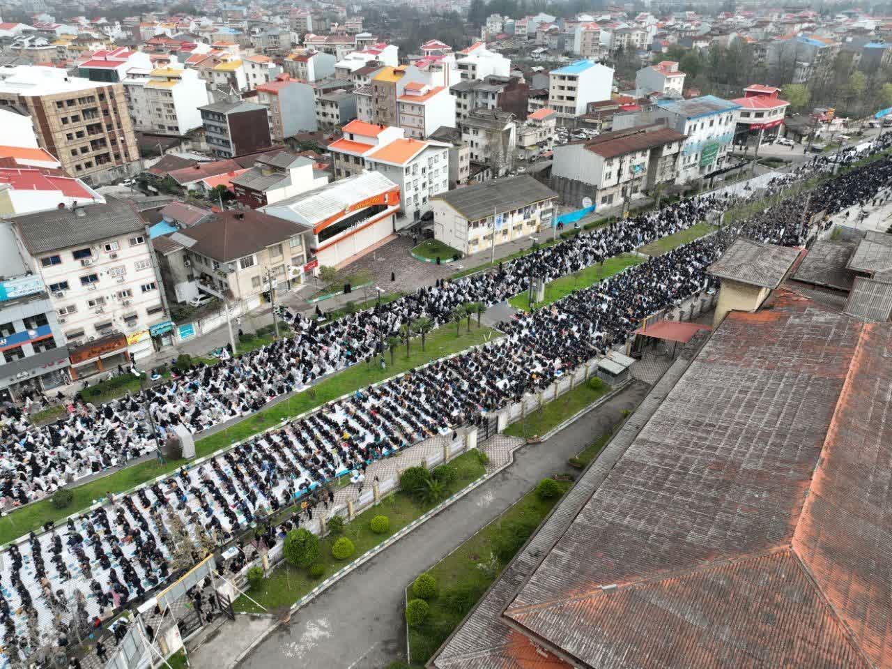 حضور مردم در صحنه‌ها جهاد با دشمن است