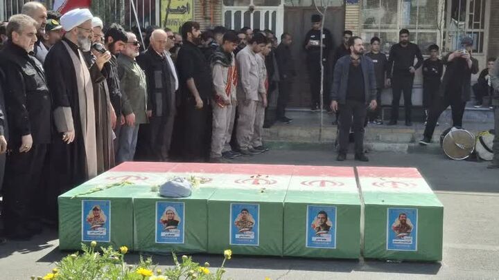 تشییع پیکر مطهر ۵ شهید اقتدار سمنان در معراج شهدای سمنان