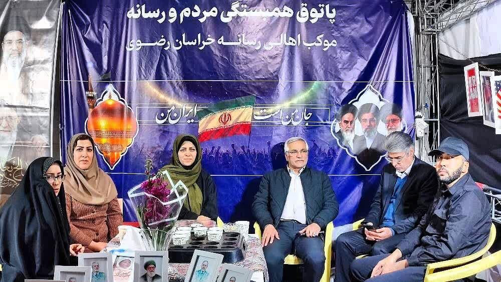 راه اندازی اولین نمایشگاه عکس خیابانی حماسه مردم مشهد در جنگ رمضان