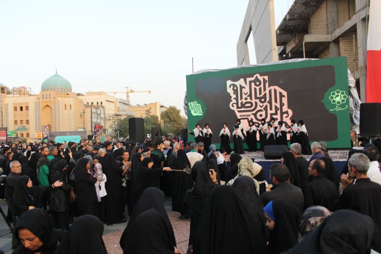 طنین سرودهای حماسی در مشهدالرضا(ع)