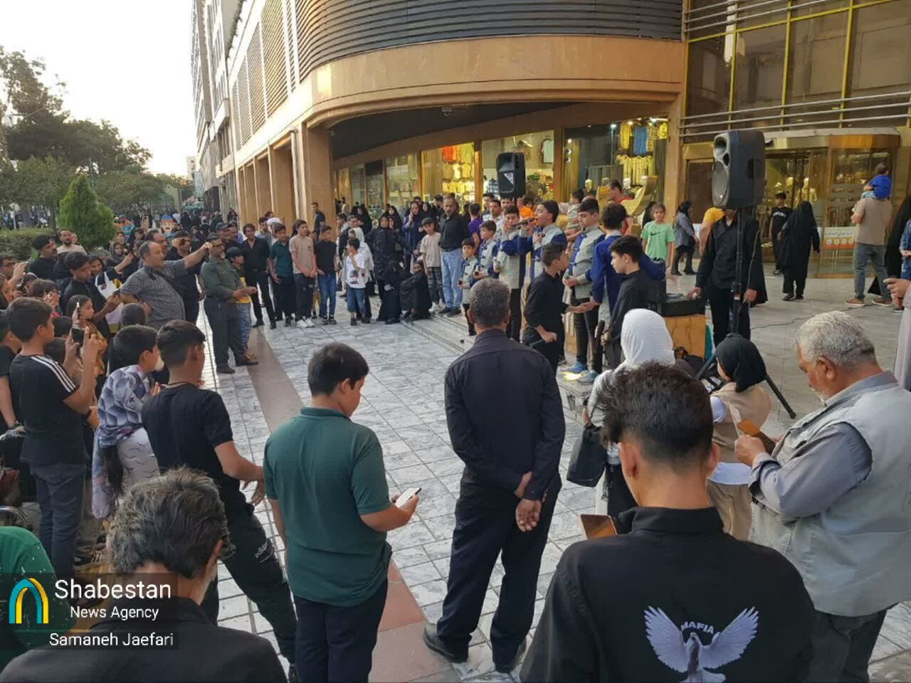 طنین سرودهای حماسی در مشهدالرضا(ع)