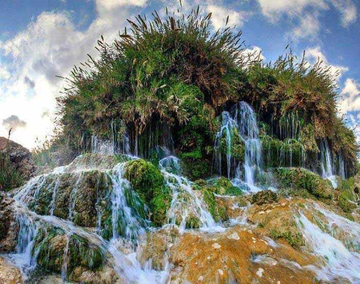 راز یک آبشار شگفت‌انگیز در فارس؛ آبشار فدامی رقص چهارگانه آب در دامان داراب