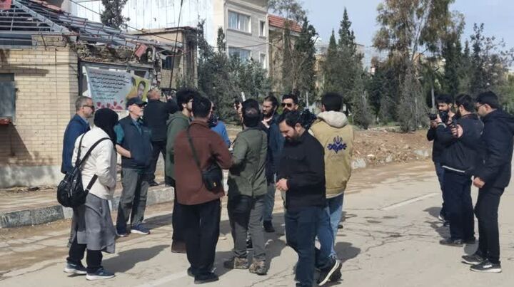 بازدید هیئت رسانه‌ای بین‌المللی از مناطق هدف حملات در شیراز؛ تلاش برای انعکاس «واقعیت‌های میدانی»