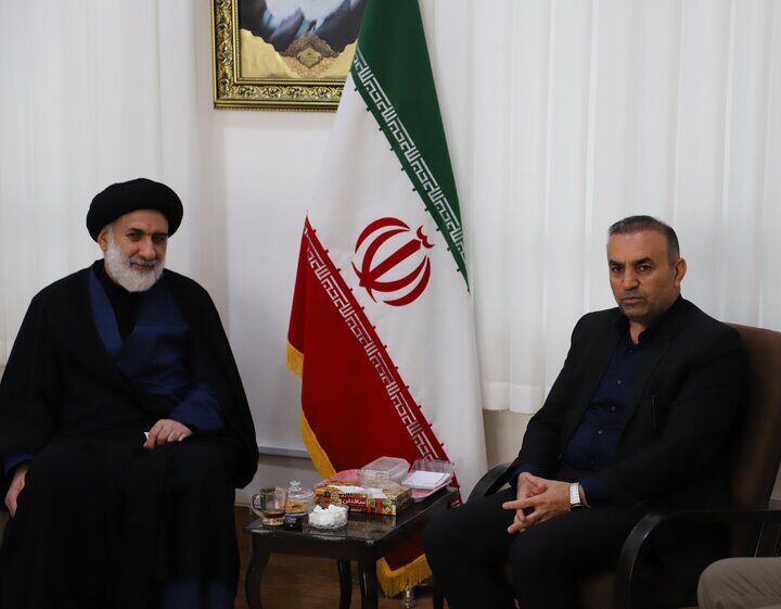 نقش معلمان در افزایش آگاهی و بصیرت نسل جوان تعیین‌کننده است