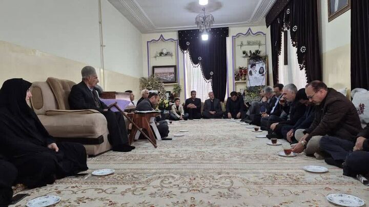 دیدار استاندار کهگیلویه و بویراحمد با خانواده شهیده پوران قلی‌پور