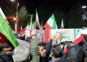 فریادهای مرگ بر آمریکا لحظه ورود پیکر مطهر سردار شهید امیرمحمدی به اجتماع شبانه مردم کرمان