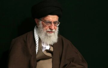زمزمه سرود جمهوری اسلامی توسط رهبر شهید
