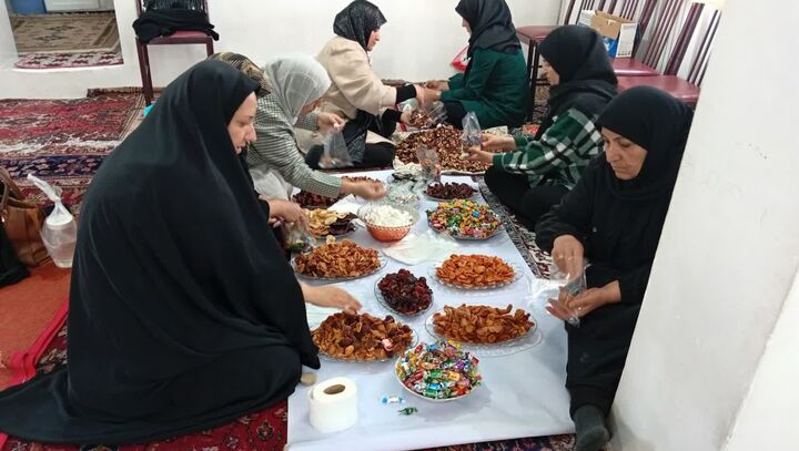 زنانی که از سنگر مسجد جبهه‌ها را حمایت می‌کنند
