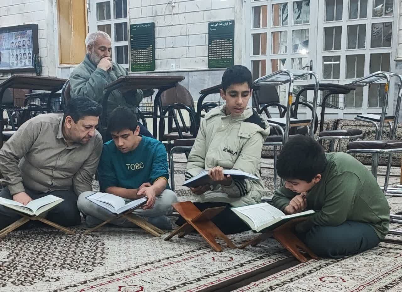 از جمع‌خوانی قرآن تا تجمع‌های شبانه؛ حضور پرشور نوجوانان مسجد صاحب‌الزمان(عج) 