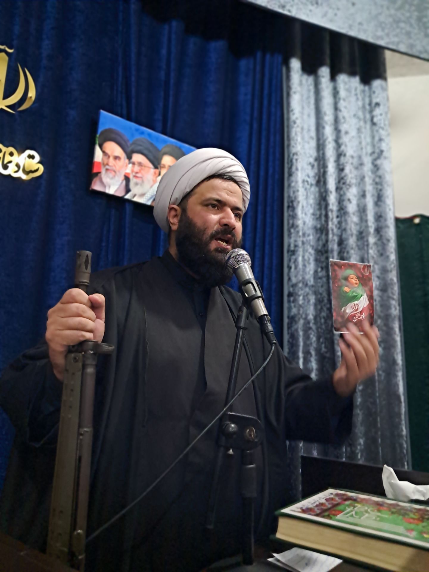 قهرمانان واقعی شهدا هستند