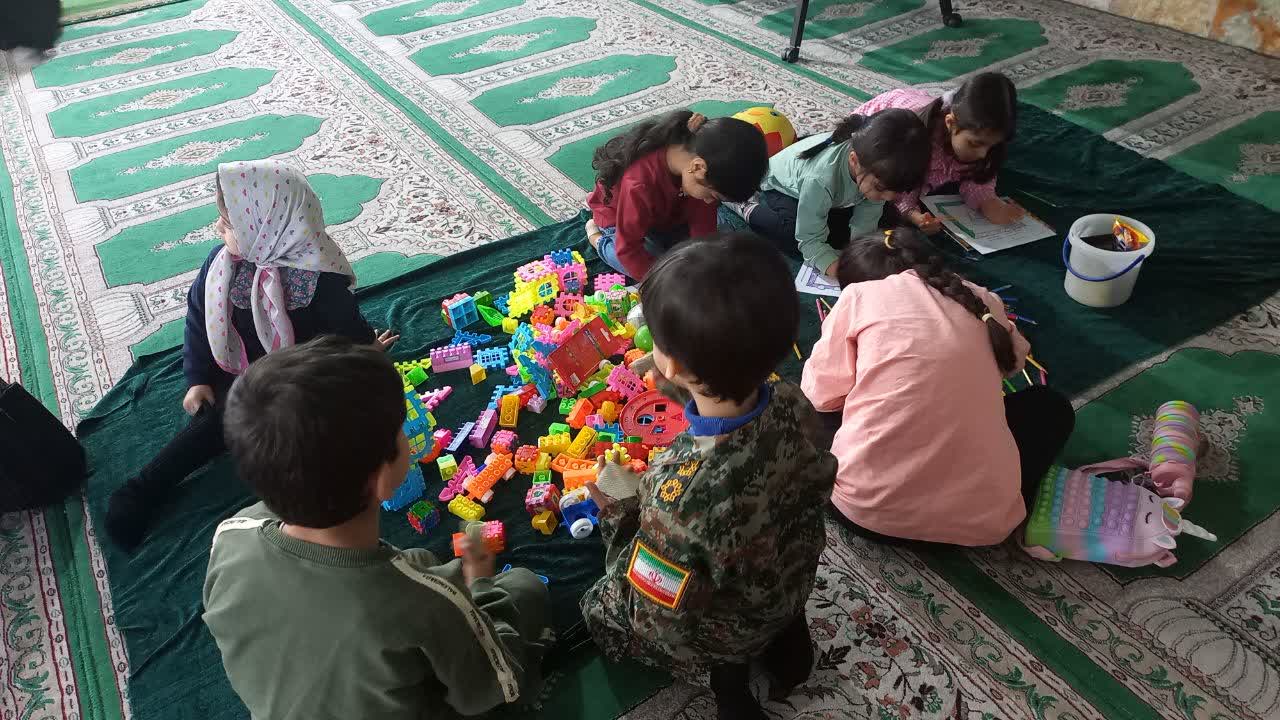 قهرمانان واقعی شهدا هستند