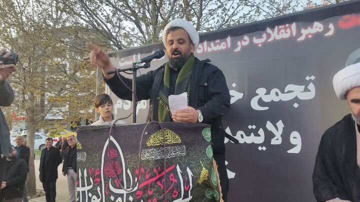 رجز خوانی مدیر ستاد کانون‌های فرهنگی هنری مساجد لرستان در اجتماع طلاب و روحانیون