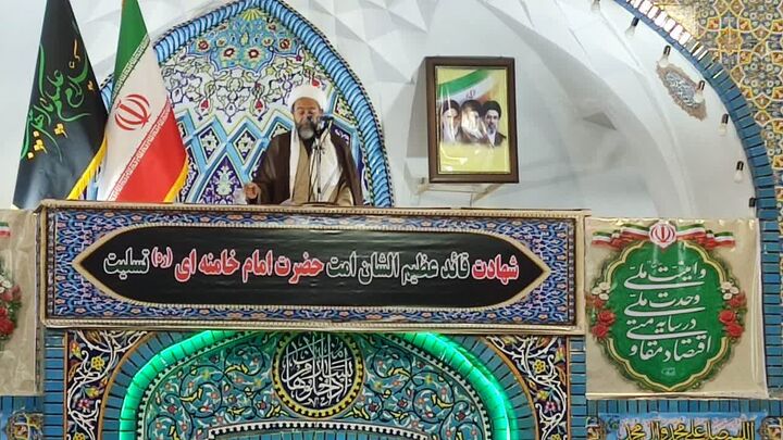 در نبرد با استکبار، از آرمان‌ها کوتاه نمی‌آییم/ سفره انقلاب جای منافقان نیست