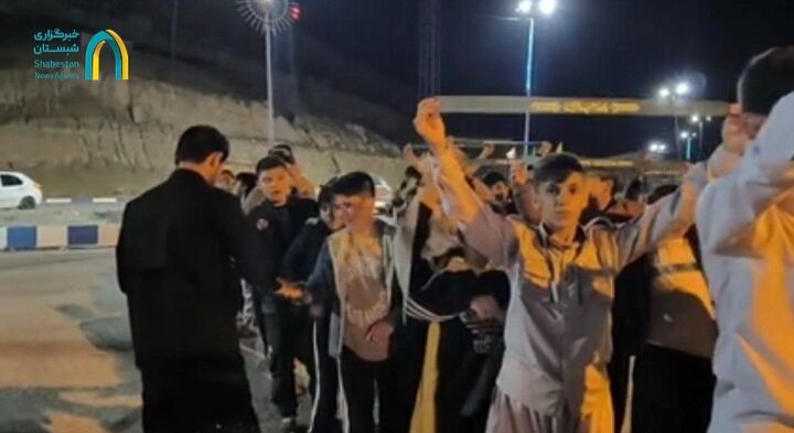 ملکشاهی ایستاده در سنگر خیابان