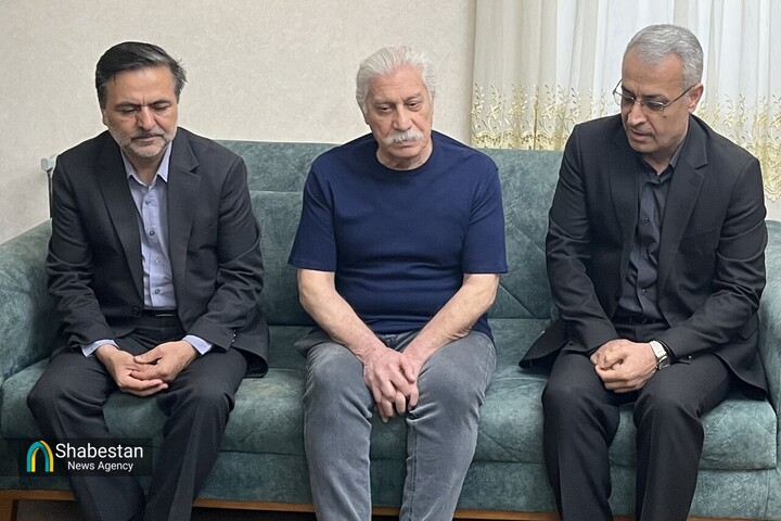 هنرمندان مشعل‌دار عرصه فرهنگ و همراه مردم در همه صحنه‌های اجتماعی هستند