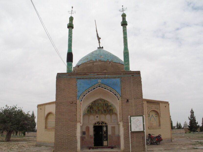 از کتیبههای لایه لایه مسجد جامع قاین تا آرامگاه عارفی در دامنه کوه