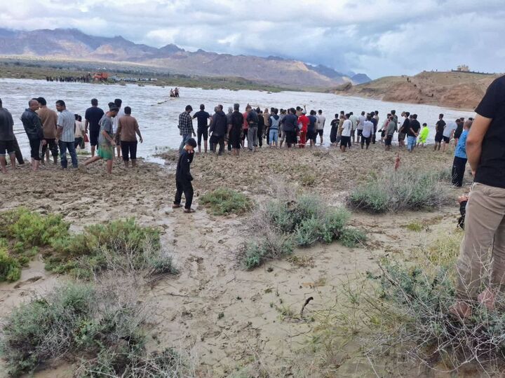 نجات ۵ سرنشین خودرو از آبنمای بستک پس از ۹ ساعت عملیات پیچیده