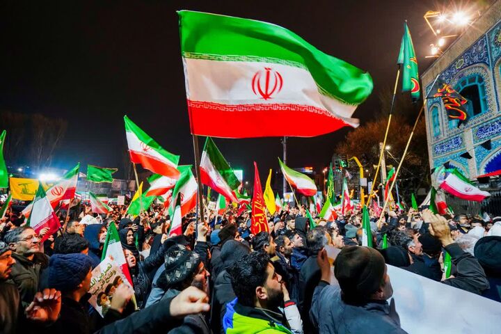 مردم انقلابی اردبیل سنگر مساجد و خیابان‌ها را پر کرده‌اند