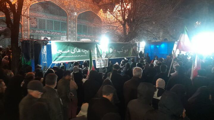 موکب بچه‌های مسجد در اجتماع مردم انقلابی اردبیل برپا شد