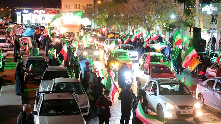 مساجد ایران اسلامی به احترام ملت عزیز به‌پاخاستند