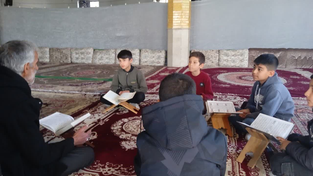 از محراب مسجد تا نوای تواشیح؛ نوجوانان وردنجان با عطر قرآن گرد هم آمدند