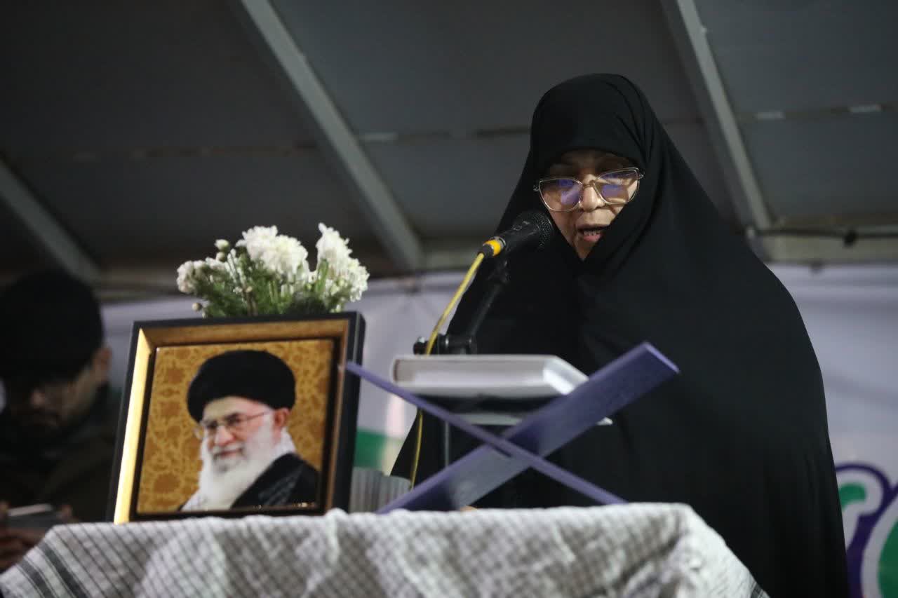 بانوان ارومیهای کفن پوش به میدان آمدند/ بهزودی صدای سقوط استکبار جهانی را خواهیم شنید