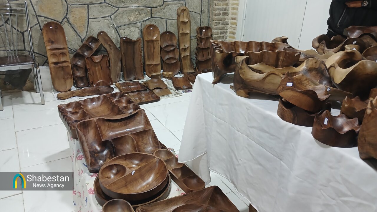 از زخمِ تیغ تا کارگاه چوب/ روایت ۳۵ سال هنرنمایی بی‌پشتوانه یک کارآفرین بیرجندی